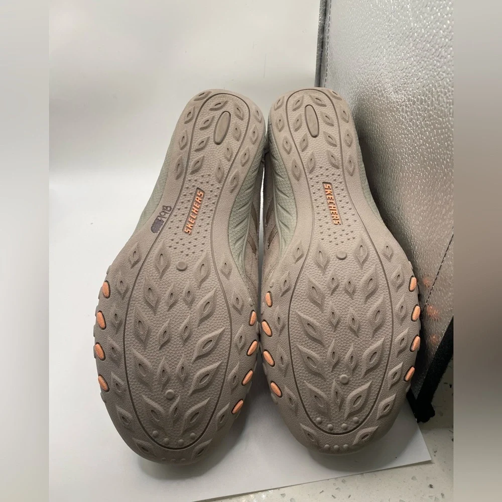 Skechers taupe High-Top women’s Sneakers size 9